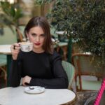 «SWIPE»: Marins випустила новий сингл про цифрову культуру та момент, коли хочеться зупинитися