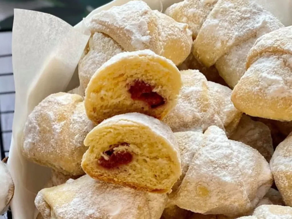 Розітріть це з борошном – і готова ціла гора рогаликів до чаю. Рецепт тіста, яке тане в роті