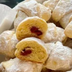 Розітріть це з борошном – і готова ціла гора рогаликів до чаю. Рецепт тіста, яке тане в роті
