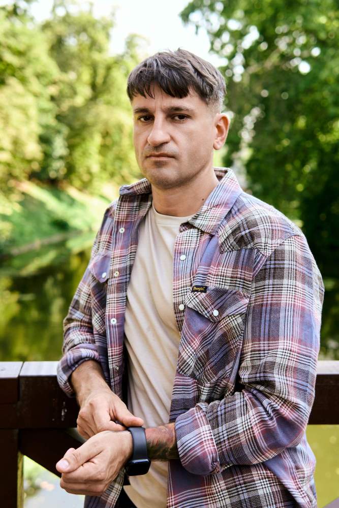 SLYCH Весна новий трек про почуття, спогади та спроби почати все спочатку (2) «Весна»: SLYCH випустив нову пісню про кохання, надію та болісне розставання